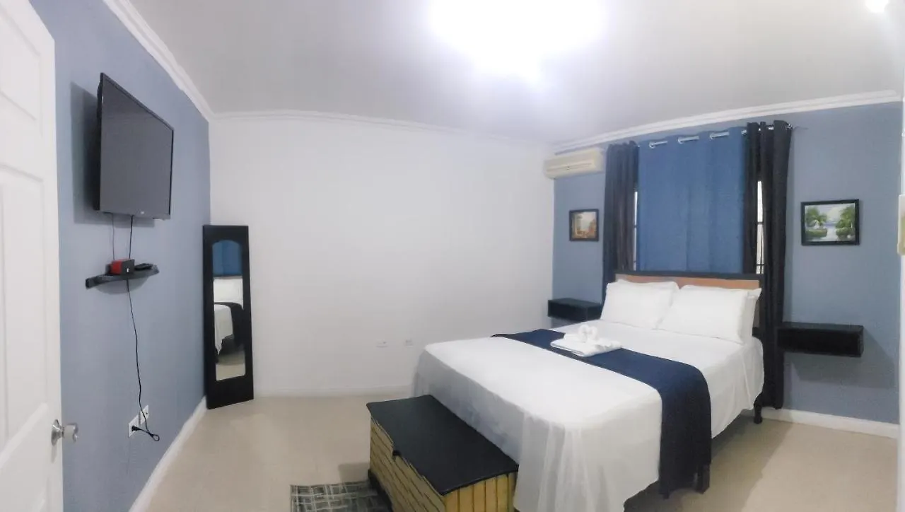 Comfortable & Secure Chateau Kingston Jamaika