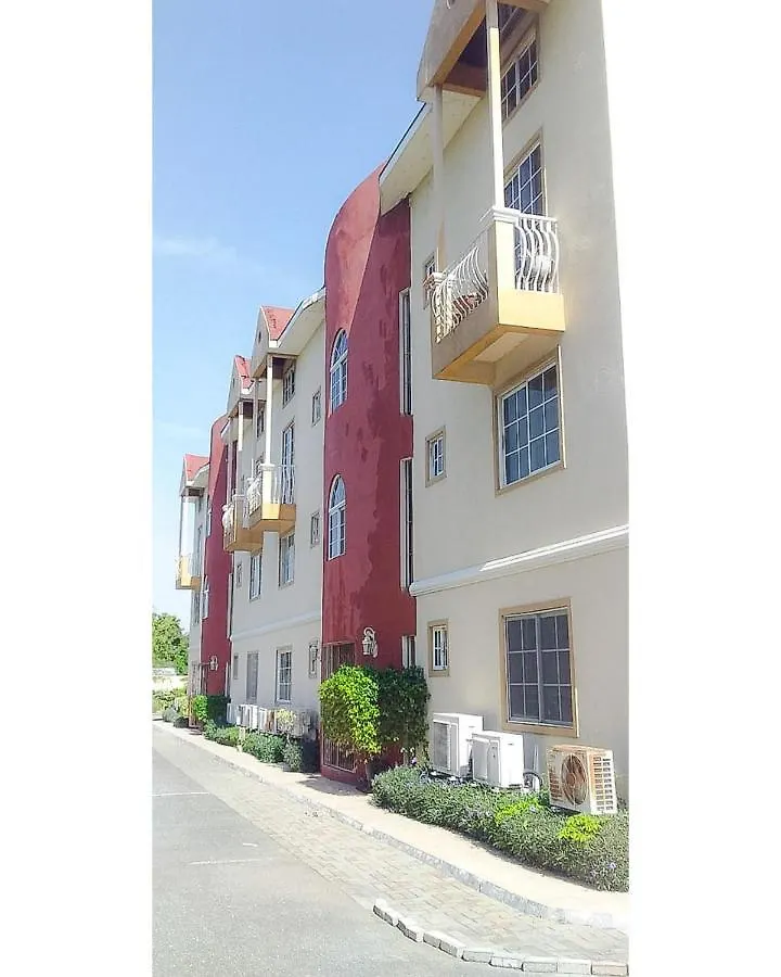 Comfortable & Secure Chateau Kingston Jamaika
