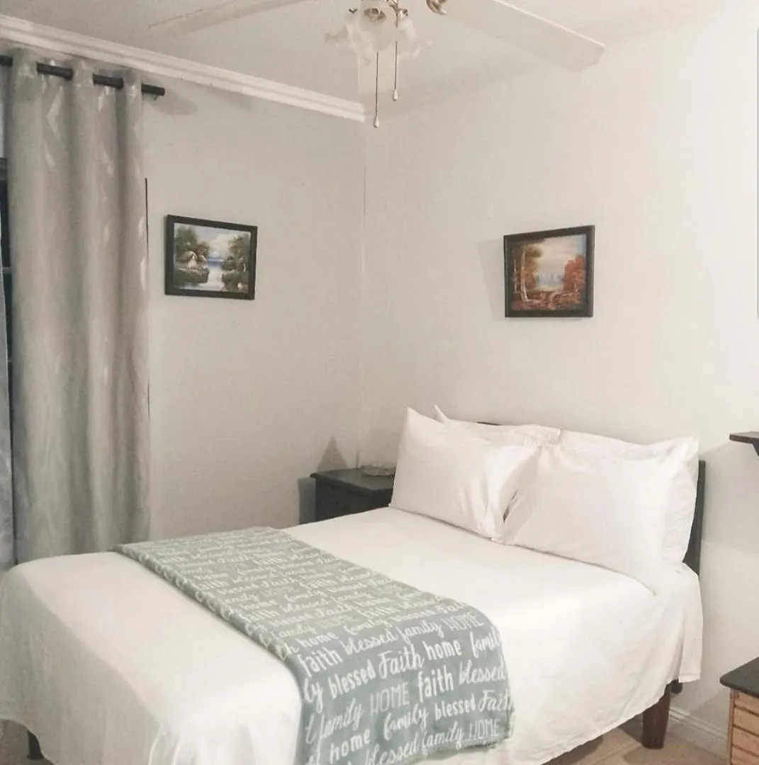 Comfortable & Secure Chateau Kingston Daire